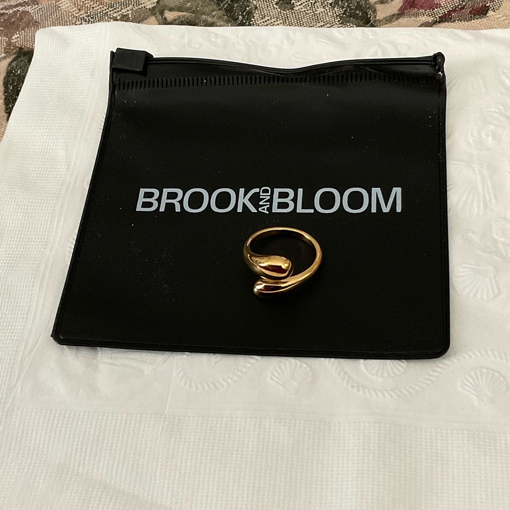 ADJUSTABLE GOLD RING- SIZE 6/7 BY BROOK AND BLOOM - Picture 1 of 3